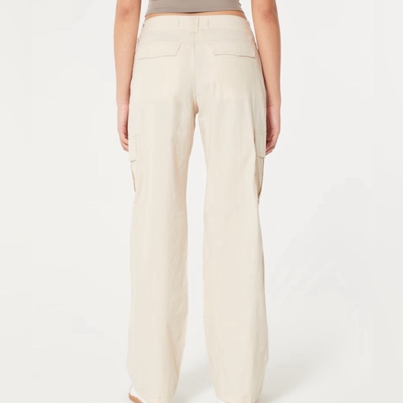 Hollister High-Rise Baggy Cargo Pants - Picture 2 of 6